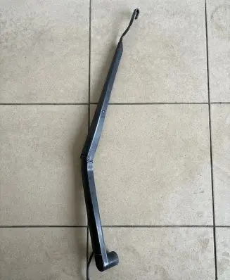 Chevrolet Corvette C7 Front wiper blade arm 8471