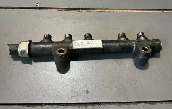 Ford Focus Fuel main line pipe 9685297580 121676392 28497Z01
