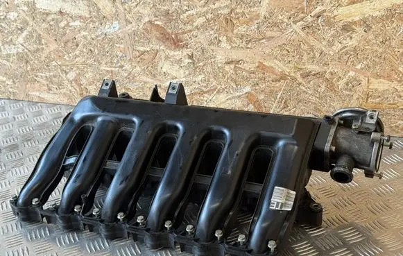 BMW 5 E60 E61 Intake manifold 7790701