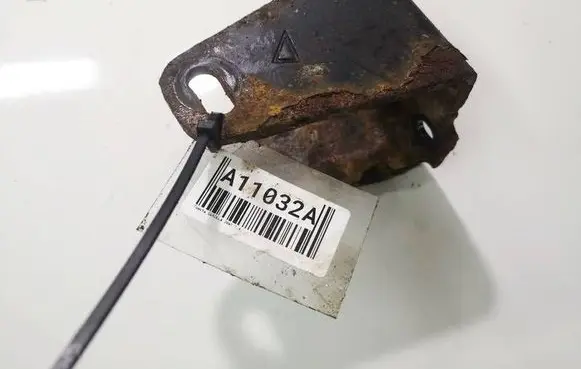 Toyota Corolla E120 E130 Engine mounting bracket 