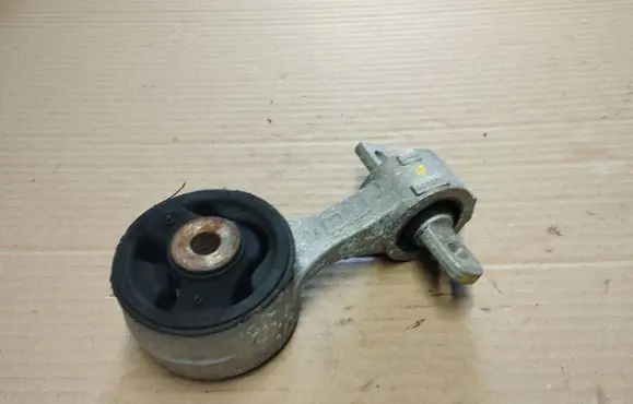 Honda CR-V Engine mount bracket 900680