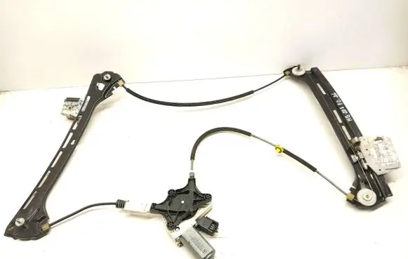 Mercedes-Benz E A207 Front door window regulator with motor A2077200246 977648103