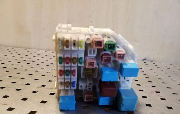 Toyota RAV 4 (XA20) Fuse module