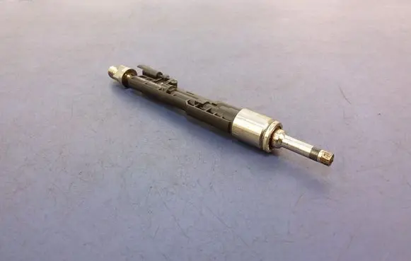 BMW 5 G30 G31 G38 Fuel injector 8626147