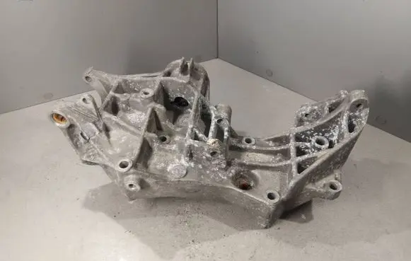 Volkswagen PASSAT B5 Engine mounting bracket 058145523D
