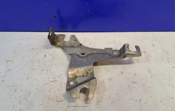 Volvo S60 Air filter cleaner box bracket assembly 8666209