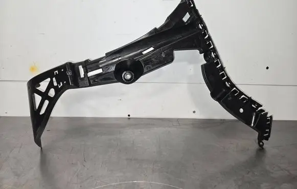 Rear bumper mounting bracket