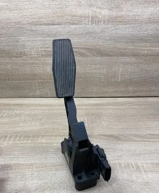 Opel Astra J Accelerator throttle pedal 09128851 0281002278