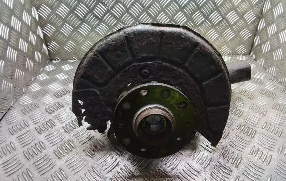 Volkswagen Caddy Front wheel hub