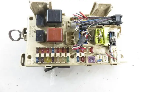 Toyota Avensis T220 Central body control module 8922144030