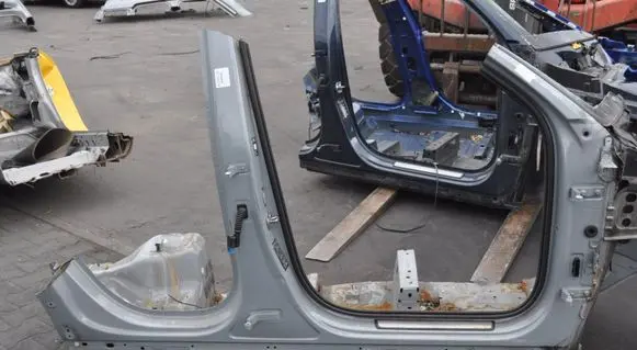 Volvo XC40 Side car body part
