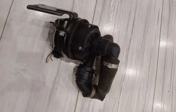Mercedes-Benz E W213 Electric auxiliary coolant/water pump 0392024050