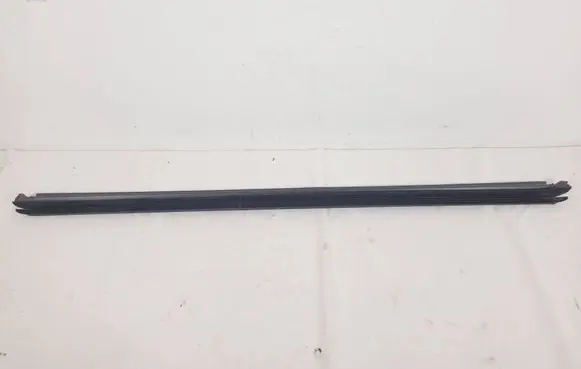 Seat Alhambra (Mk2) Rubber seal front door window/glass 7N0837479