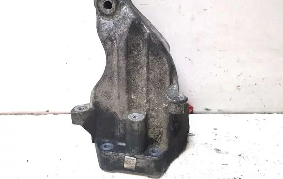 Mercedes-Benz GLK (X204) Engine mounting bracket A6512231304