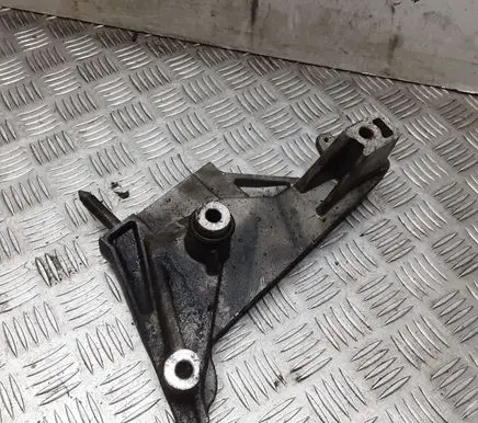 Hyundai Santa Fe Engine mounting bracket