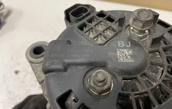Opel Insignia A Generator/alternator 13502583 09E04