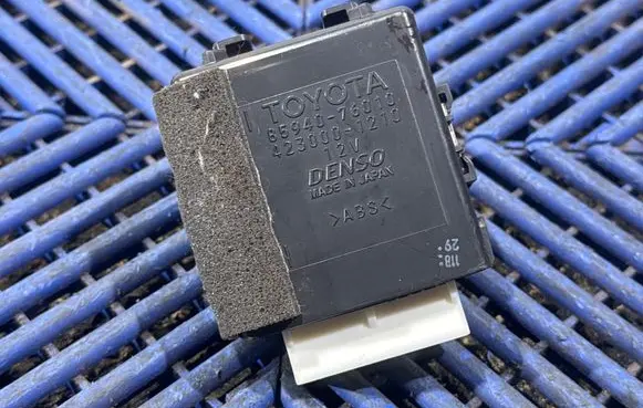 Lexus CT 200H Window washer relay 8594076010 4230001210