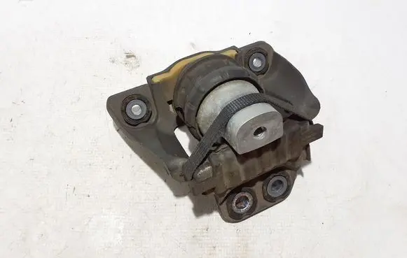 Volvo S60 Engine mount bracket 31686885