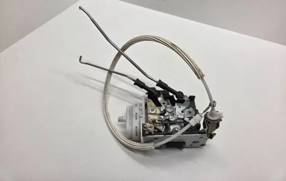 Audi A4 S4 B5 8D Front door lock 8D1837015F