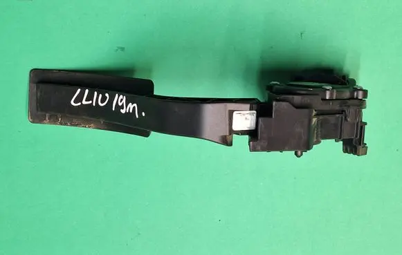 Renault Clio IV Accelerator throttle pedal 6PV00997807 180029347R