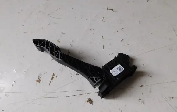 Volkswagen Tiguan Accelerator throttle pedal