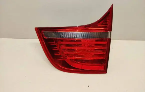 Tailgate rear/tail lights
