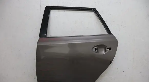 Toyota Auris E180 Rear door