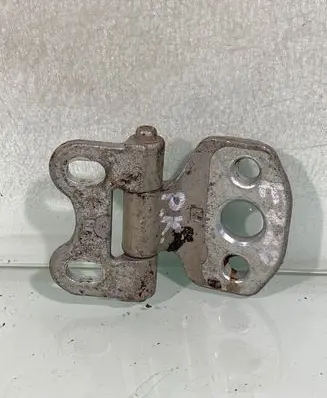 Mercedes-Benz E W210 Front door upper hinge