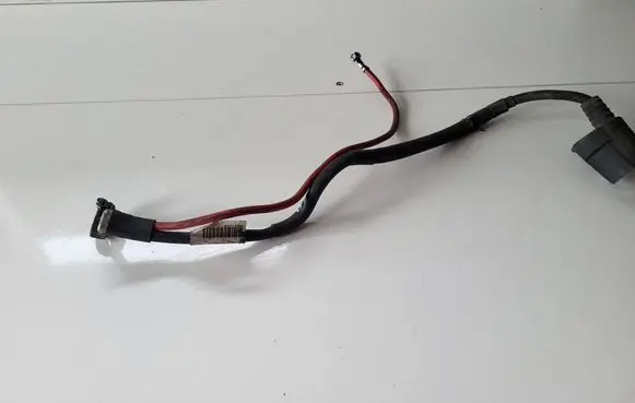 Volkswagen Tiguan Positive cable (battery)