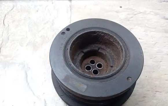 BMW 5 E39 Crankshaft pulley 11232247890