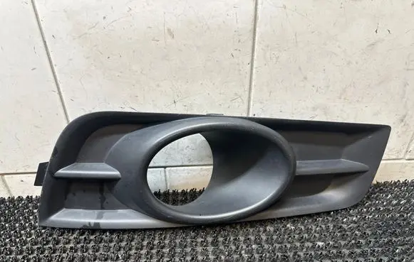 Chevrolet Cruze Front fog light trim/grill 96981086