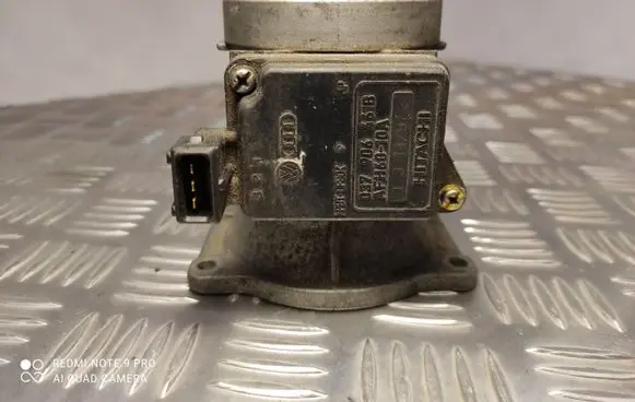 Volkswagen PASSAT B4 Throttle valve 037906461B