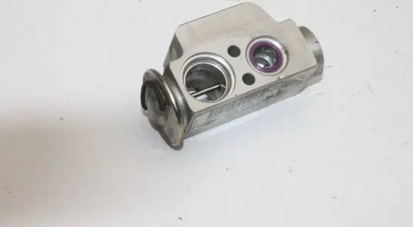 Porsche Cayenne (9PA) Air conditioning (A/C) expansion valve 7L0820679A