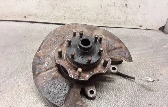 Suzuki Grand Vitara I Front wheel hub spindle knuckle 