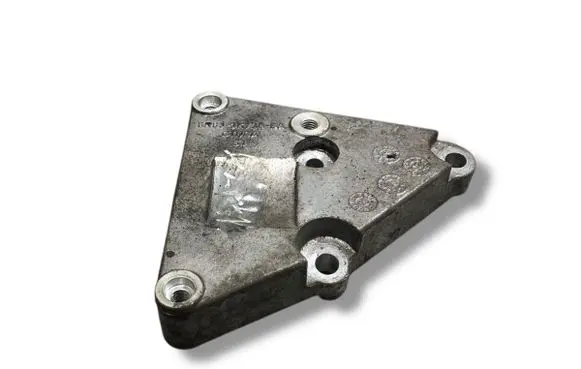 Jaguar XF X250 Engine mounting bracket 6R833K738BA