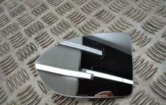Volkswagen Golf Sportsvan Wing mirror glass 