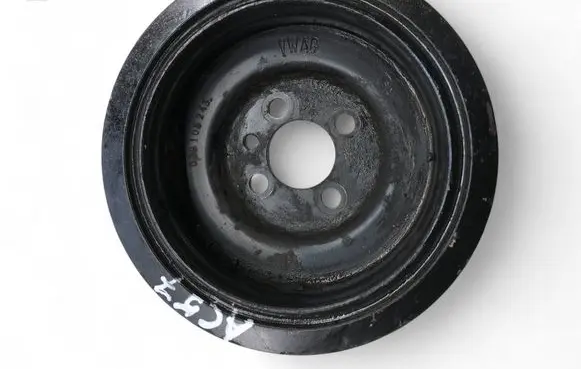 Volkswagen PASSAT B6 Crankshaft pulley 038105243