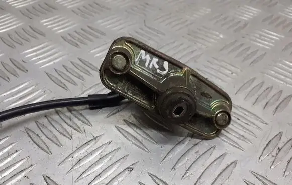 Ford Mondeo Mk III Coupe door lock (next to the handle) UR202803A