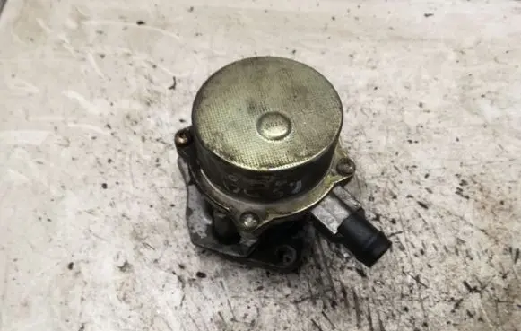Renault Megane II Vacuum pump