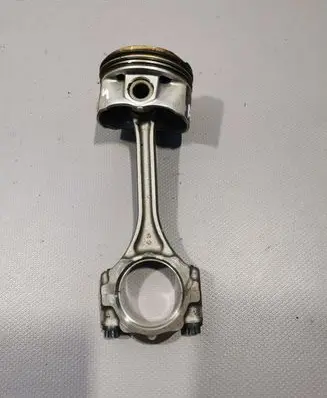 Toyota Yaris Piston with connecting rod