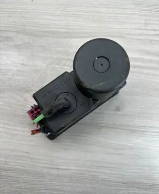 Audi A6 S6 C4 4A Central locking vacuum pump 4A0862257A