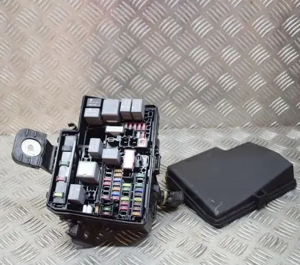 Toyota Yaris Fuse box set 821150DQ50C