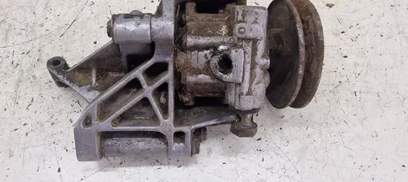 Volkswagen Transporter - Caravelle T4 Power steering pump