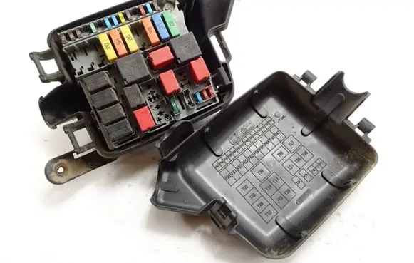 Citroen Nemo Fuse box set 51781452 1010082317