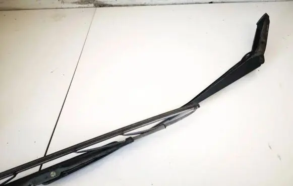 Ford Mondeo Mk III Front wiper blade arm 1s7117526ab