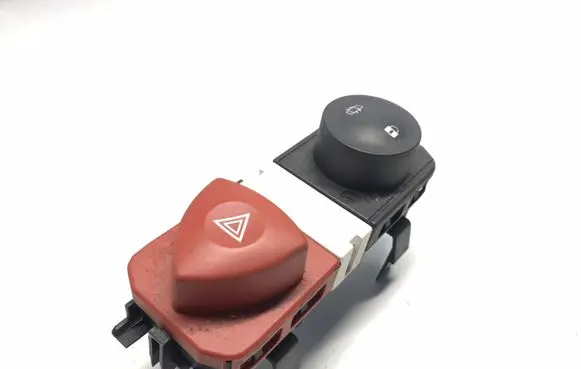 Renault Scenic II - Grand scenic II Hazard light switch 8200407415 K943