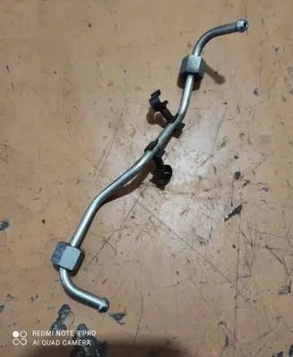 Fuel injector supply line/pipe