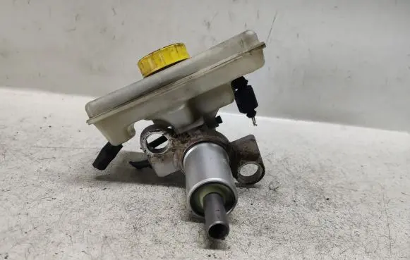 Audi A4 S4 B6 8E 8H Master brake cylinder