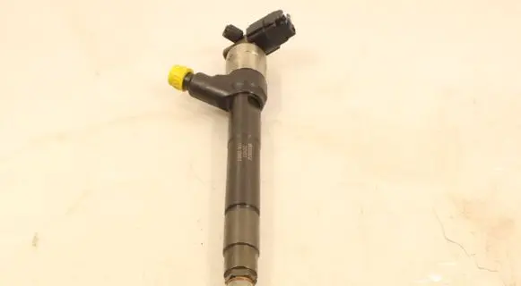 Opel Astra K Fuel injector 55570012