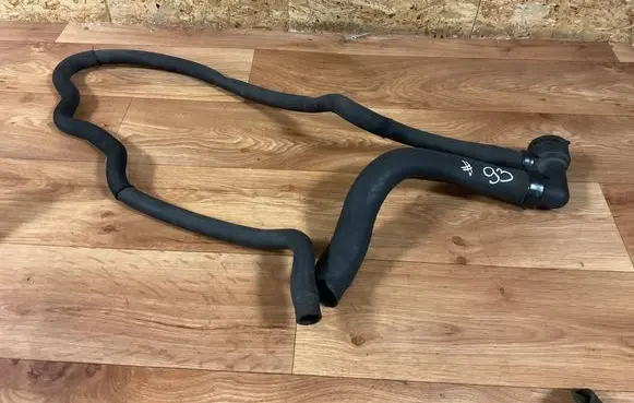 Engine coolant pipe/hose
